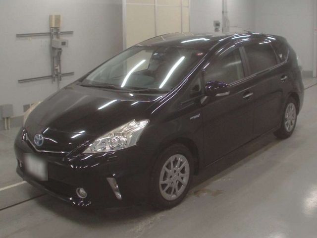 30482 Toyota Prius alpha ZVW40W 2014 г. (CAA Tokyo)